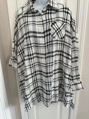 Audrey 3+1 Black and White Checked oversized Shirt